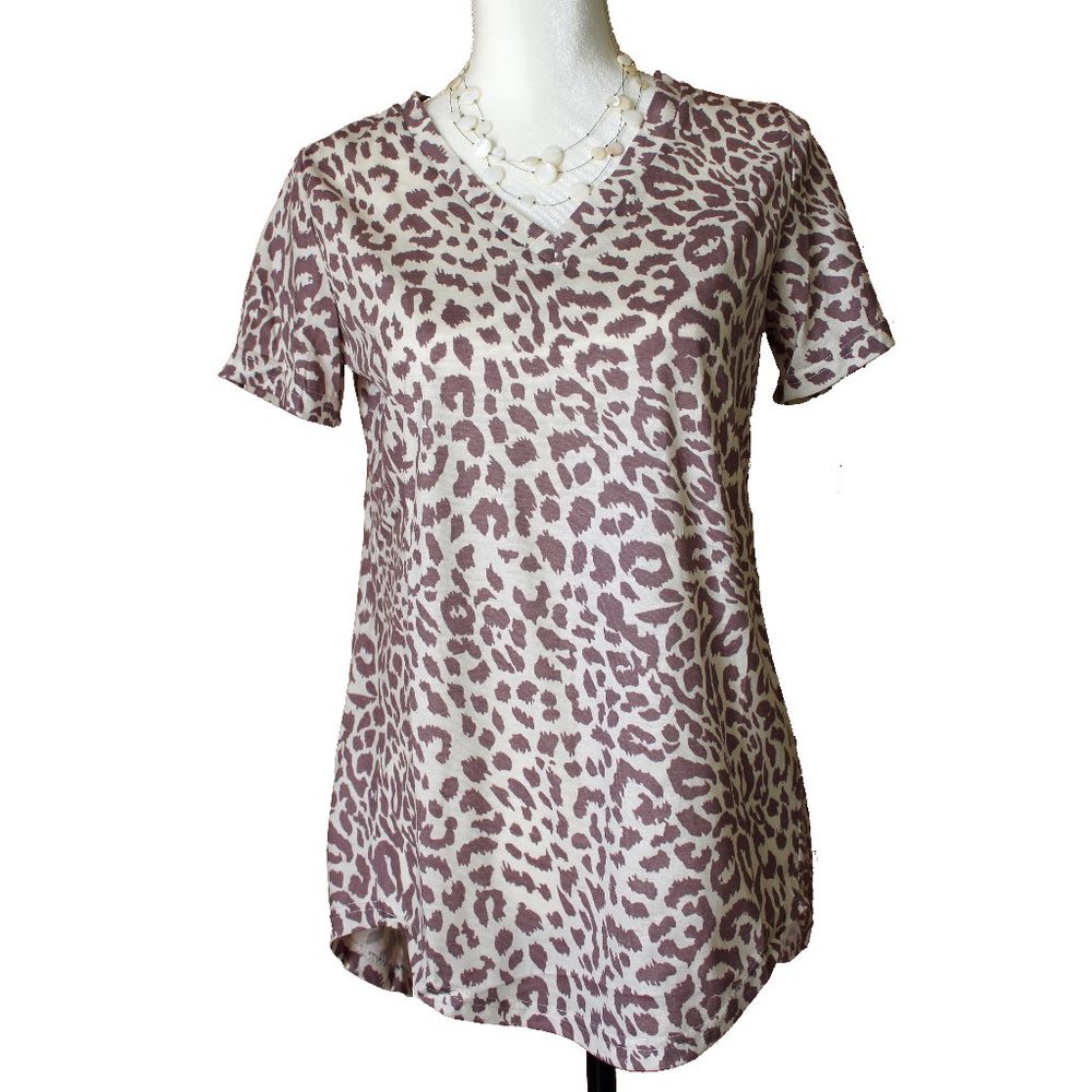 Women's V-Neck T-Shirt - Leopard Vanilla Mocha S
